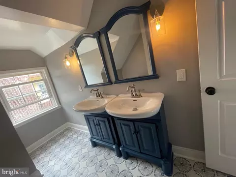 Bath - 2403 Garrison Blvd, Baltimore, MD 21216 photo 4 of 8