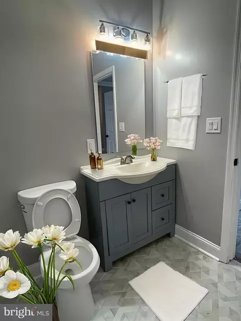 Bath - 2403 Garrison Blvd, Baltimore, MD 21216 photo 2 of 8