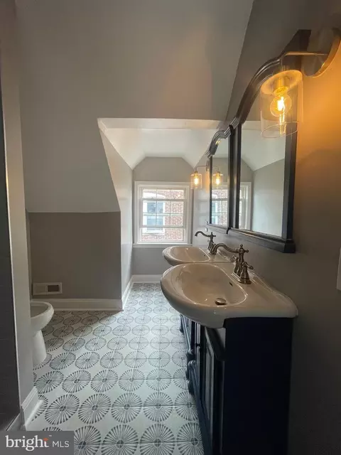 Bath - 2403 Garrison Blvd, Baltimore, MD 21216 photo 6 of 8