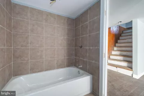 Entry Way - 2814 W Cold Spring Ln, Baltimore, MD 21215 photo 13 of 13
