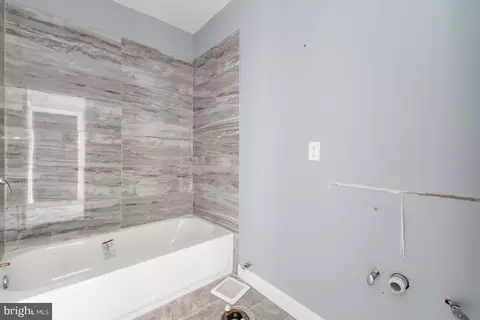 Entry Way - 2814 W Cold Spring Ln, Baltimore, MD 21215 photo 8 of 13