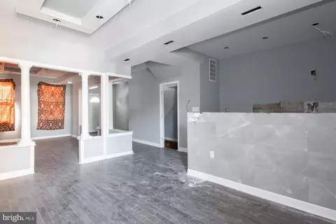 Entry Way - 2814 W Cold Spring Ln, Baltimore, MD 21215 photo 2 of 13