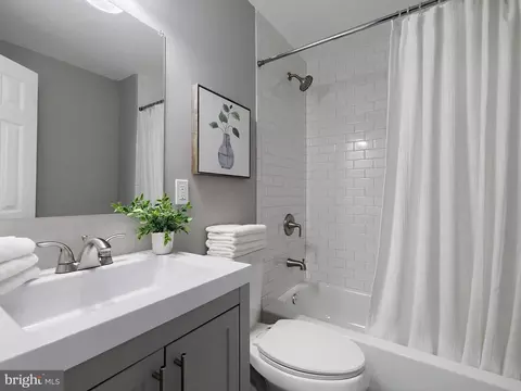 Bath - 5107 Anthony Ave, Baltimore, MD 21206 photo 3 of 5