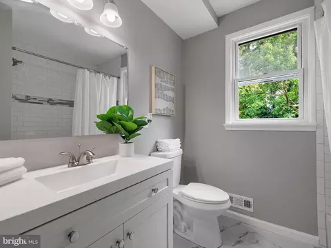 Bath - 5107 Anthony Ave, Baltimore, MD 21206 photo 1 of 5