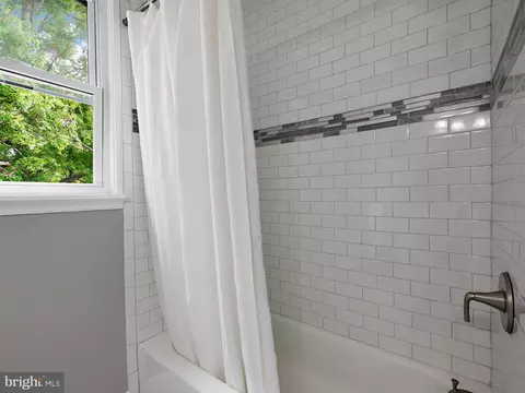 Bath - 5107 Anthony Ave, Baltimore, MD 21206 photo 2 of 5
