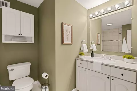 Bath - 545 E Gittings St, Baltimore, MD 21230 photo 2 of 3