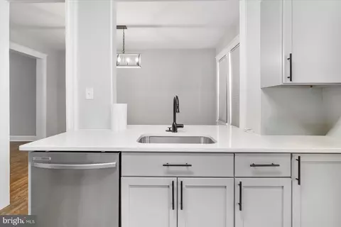 319 Lyndhurst St, Baltimore, MD 21229 photo 17