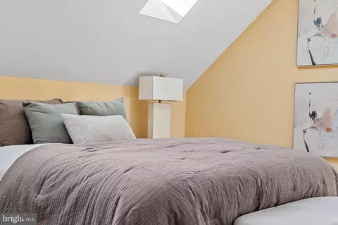 Bedroom - 5902 Meadowood Rd, Baltimore, MD 21212 photo 12 of 13