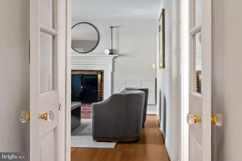 Entry Way - 5902 Meadowood Rd, Baltimore, MD 21212 photo 2 of 9