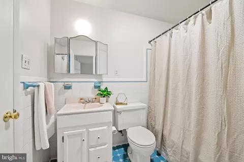 Bath - 5902 Meadowood Rd, Baltimore, MD 21212 photo 3 of 4