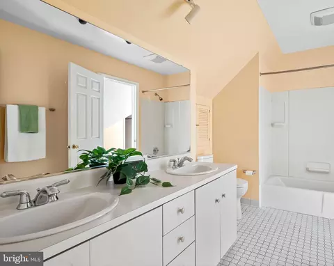 Bath - 5902 Meadowood Rd, Baltimore, MD 21212 photo 4 of 4