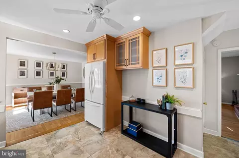 Entry Way - 5902 Meadowood Rd, Baltimore, MD 21212 photo 4 of 9