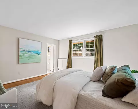 Bedroom - 5902 Meadowood Rd, Baltimore, MD 21212 photo 4 of 13