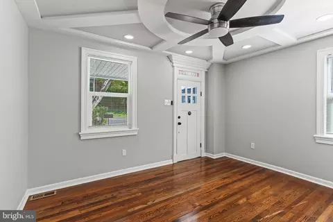 Entry Way - 2817 Hamilton Ave, Baltimore, MD 21214 photo 2 of 8