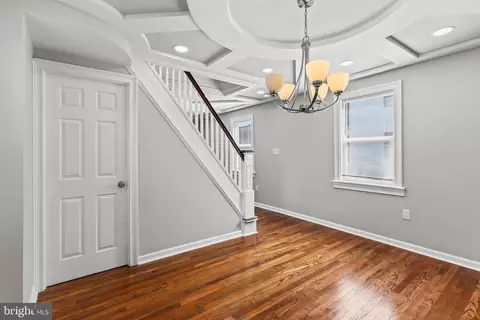 Entry Way - 2817 Hamilton Ave, Baltimore, MD 21214 photo 4 of 8