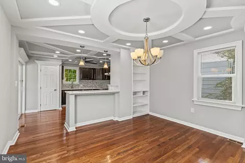 Entry Way - 2817 Hamilton Ave, Baltimore, MD 21214 photo 5 of 8