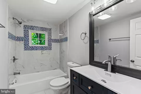 Bath - 2817 Hamilton Ave, Baltimore, MD 21214 photo 2 of 3