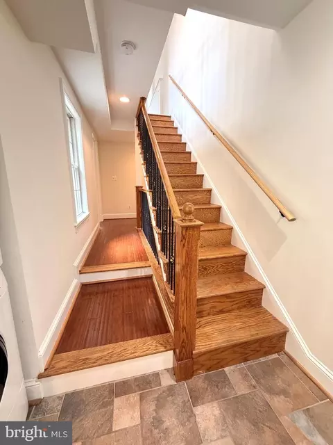 Entry Way - 2341 Eastern Ave, Baltimore, MD 21224 photo 2 of 8