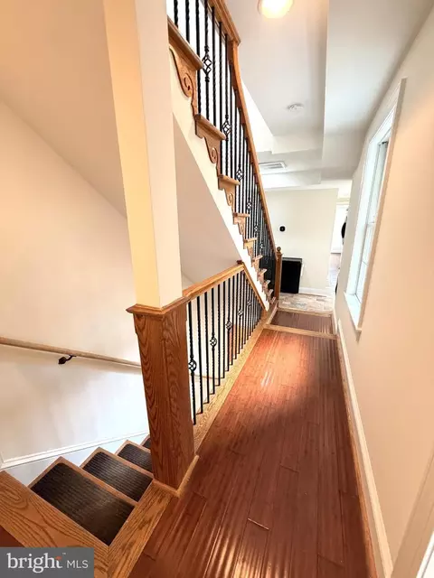 Entry Way - 2341 Eastern Ave, Baltimore, MD 21224 photo 3 of 8