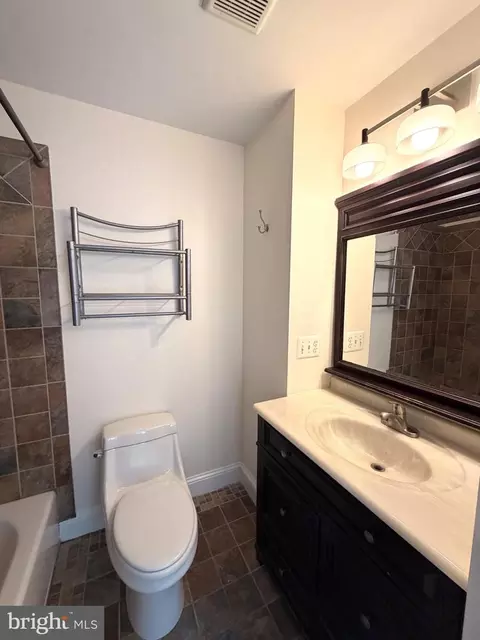 Bath - 2341 Eastern Ave, Baltimore, MD 21224 photo 2 of 4