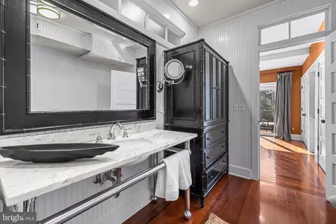 Bath - 1713 Lancaster St, Baltimore, MD 21231 photo 7 of 10