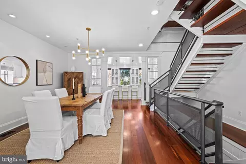 Entry Way - 1713 Lancaster St, Baltimore, MD 21231 photo 5 of 11