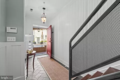 Entry Way - 1713 Lancaster St, Baltimore, MD 21231 photo 2 of 11
