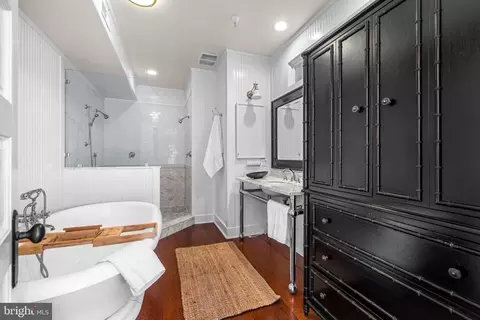 Bath - 1713 Lancaster St, Baltimore, MD 21231 photo 2 of 10