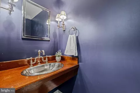 Bath - 1713 Lancaster St, Baltimore, MD 21231 photo 1 of 10
