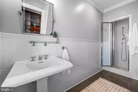 Bath - 1713 Lancaster St, Baltimore, MD 21231 photo 8 of 10