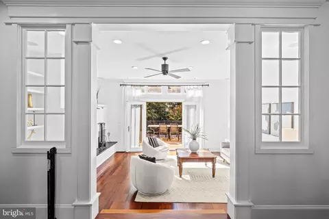 Entry Way - 1713 Lancaster St, Baltimore, MD 21231 photo 7 of 11
