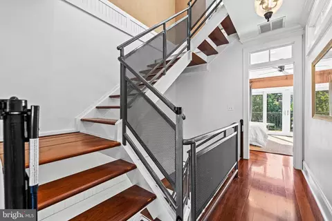 Entry Way - 1713 Lancaster St, Baltimore, MD 21231 photo 10 of 11