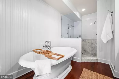 Bath - 1713 Lancaster St, Baltimore, MD 21231 photo 4 of 10