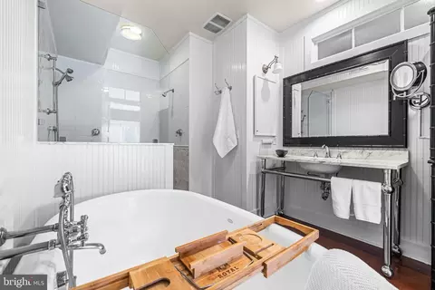 Bath - 1713 Lancaster St, Baltimore, MD 21231 photo 3 of 10