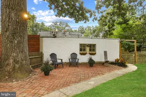 Exterior - 425 E Lake Ave, Baltimore, MD 21212 photo 10 of 12