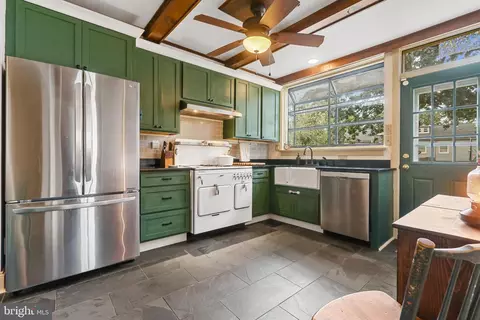 Kitchen - 425 E Lake Ave, Baltimore, MD 21212 photo 1 of 3