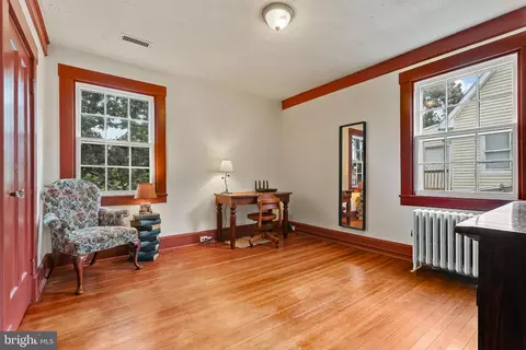 Bedroom - 425 E Lake Ave, Baltimore, MD 21212 photo 3 of 4