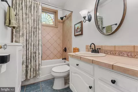 Bath - 425 E Lake Ave, Baltimore, MD 21212 photo 1 of 1