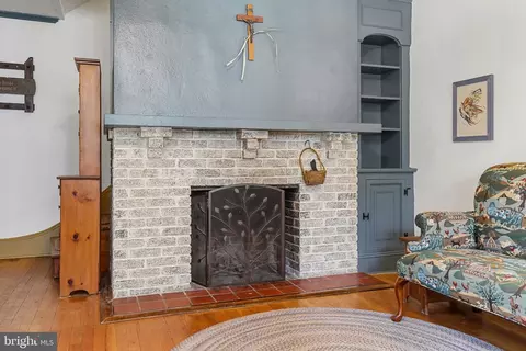 Living - 425 E Lake Ave, Baltimore, MD 21212 photo 2 of 2