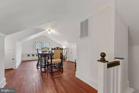Entry Way - 425 E Lake Ave, Baltimore, MD 21212 photo 6 of 6