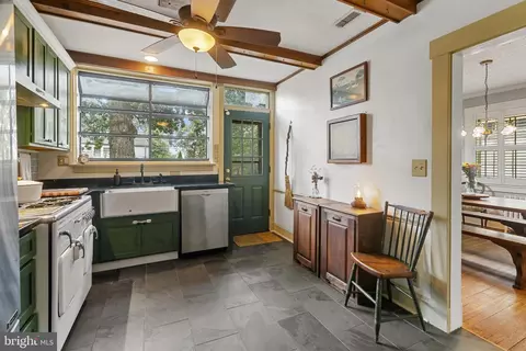 Kitchen - 425 E Lake Ave, Baltimore, MD 21212 photo 2 of 3