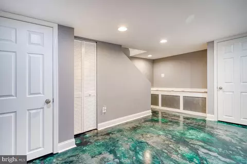 Entry Way - 340 Gusryan St, Baltimore, MD 21224 photo 4 of 6