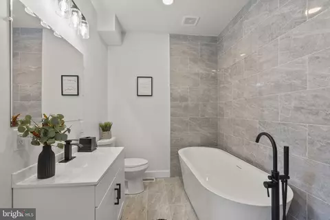 Bath - 3417 Springdale Ave, Baltimore, MD 21216 photo 5 of 12