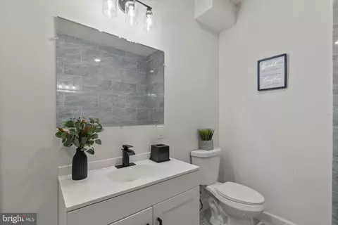 Bath - 3417 Springdale Ave, Baltimore, MD 21216 photo 6 of 12
