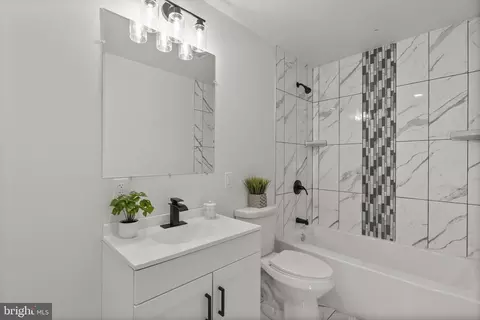 Bath - 3417 Springdale Ave, Baltimore, MD 21216 photo 2 of 12