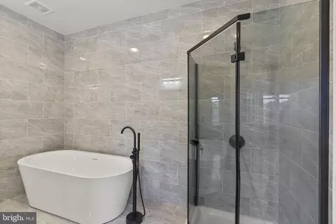 Bath - 3417 Springdale Ave, Baltimore, MD 21216 photo 4 of 12