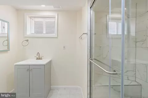 Bath - 4211 Raspe Ave, Baltimore, MD 21206 photo 1 of 2