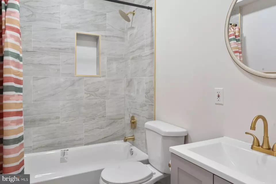 Bath - 4211 Raspe Ave, Baltimore, MD 21206 photo 2 of 2