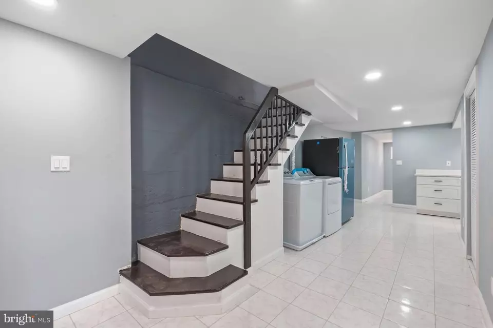 Entry Way - 4211 Raspe Ave, Baltimore, MD 21206 photo 4 of 7