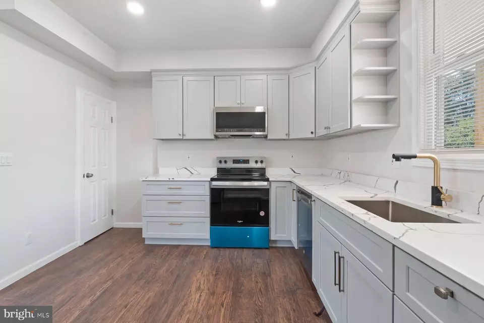 Entry Way - 4211 Raspe Ave, Baltimore, MD 21206 photo 2 of 7